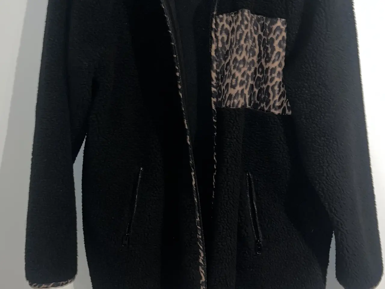 Billede 1 - Teddy fleece jakke med leopard detaljer fra Zizzi 
