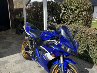 Yamaha R1