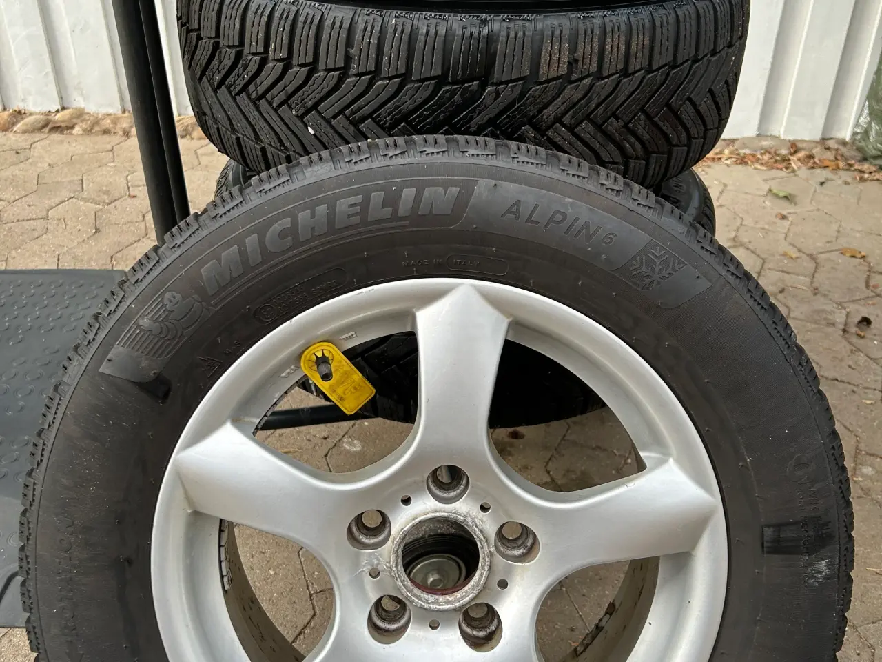 Billede 1 - 17” Michelin Alpine vinterdæk på alufælge sælges