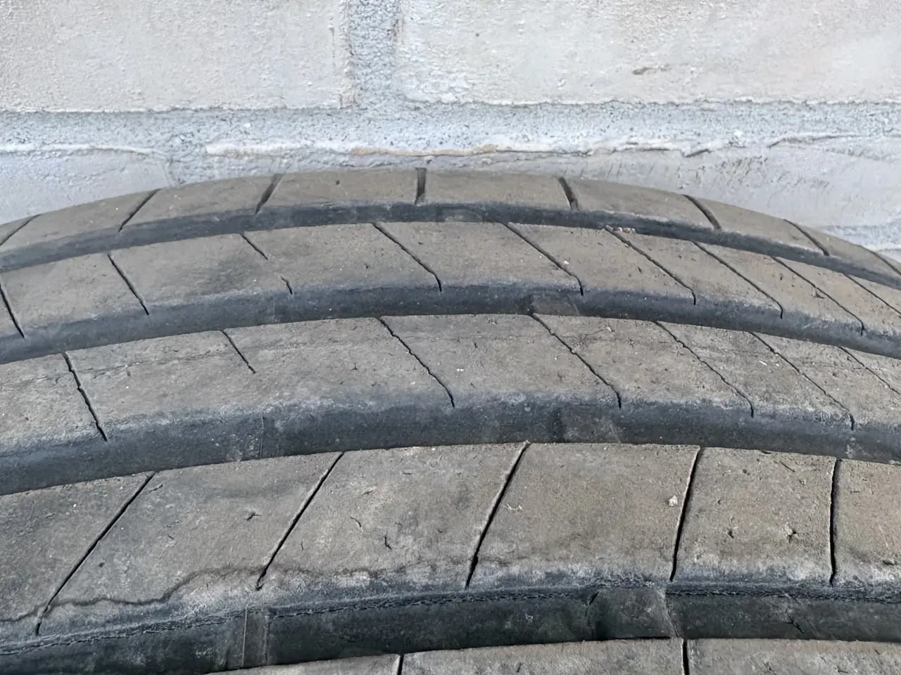 Billede 3 - 235/45 R21 Sommerdæk