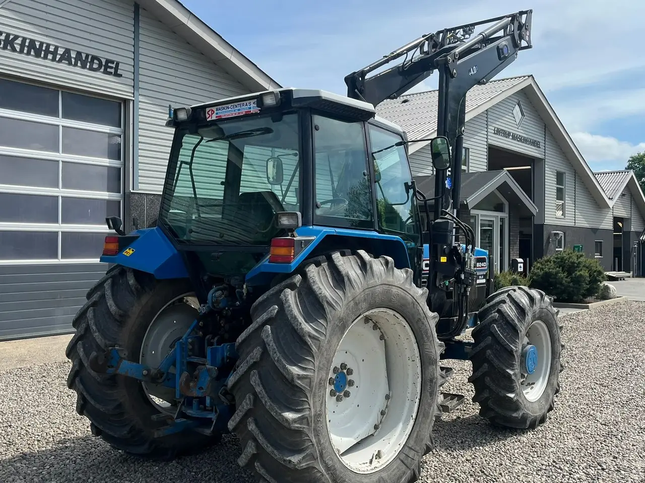 Billede 13 - New Holland 8240 SLE med frontlæsser
