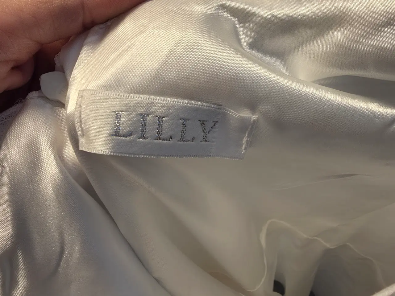 Billede 7 - Konfirmations kjole med lynlås og blonde ærmer.