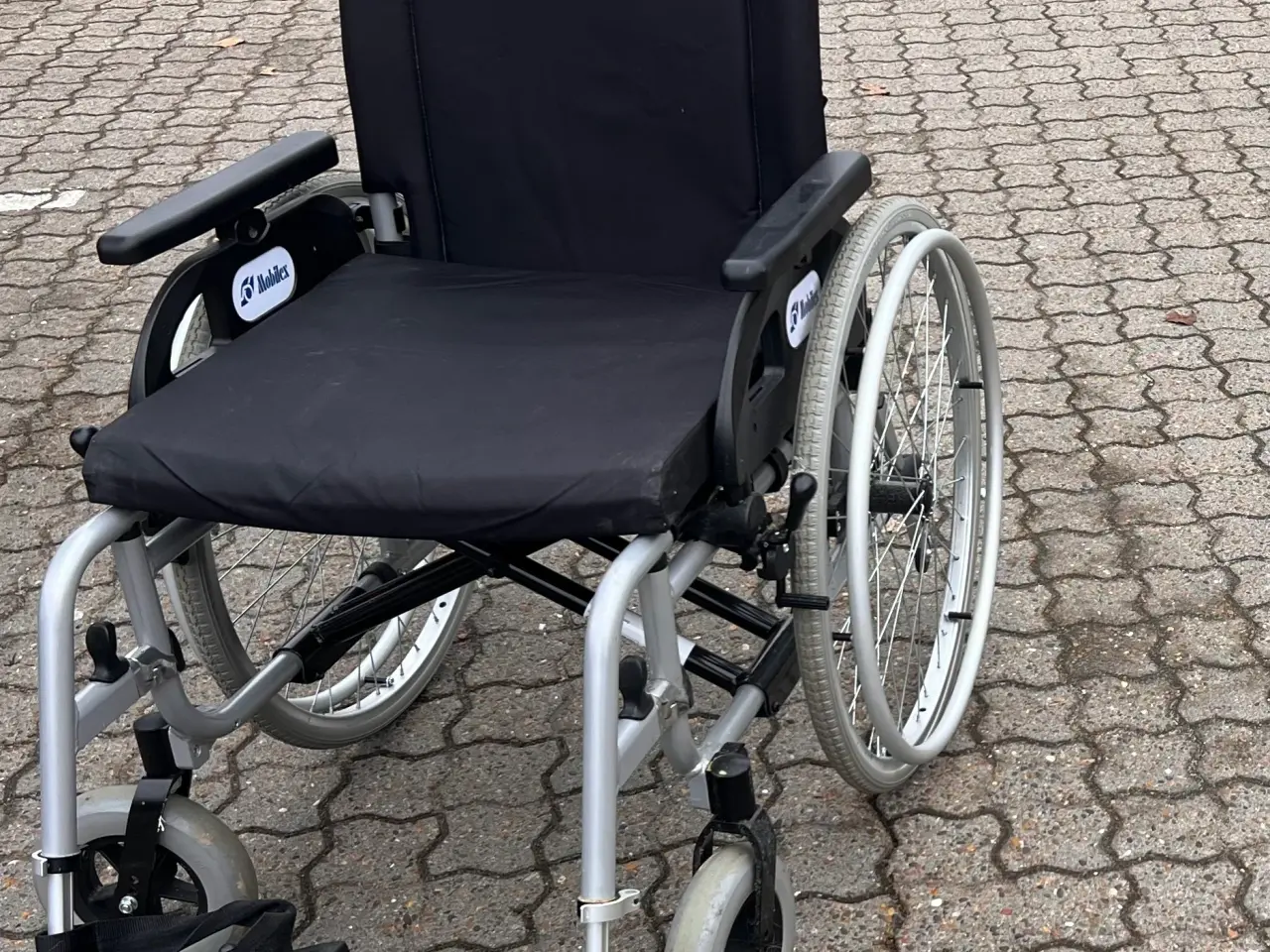 Billede 2 - Mobilex kørestol, kun let brugt