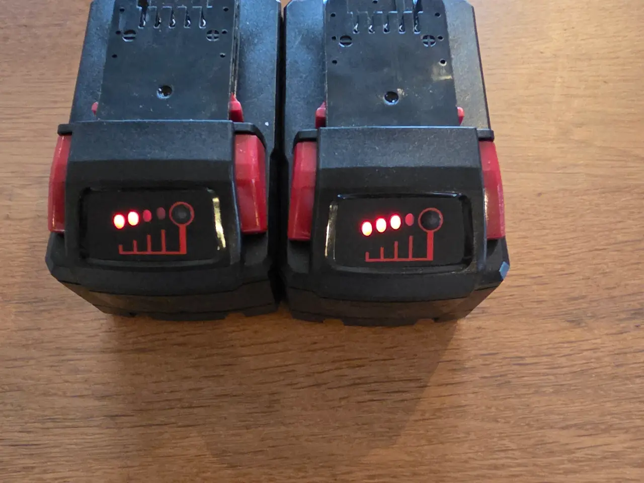 Billede 4 - 12ah milwaukee batterier (defekte)