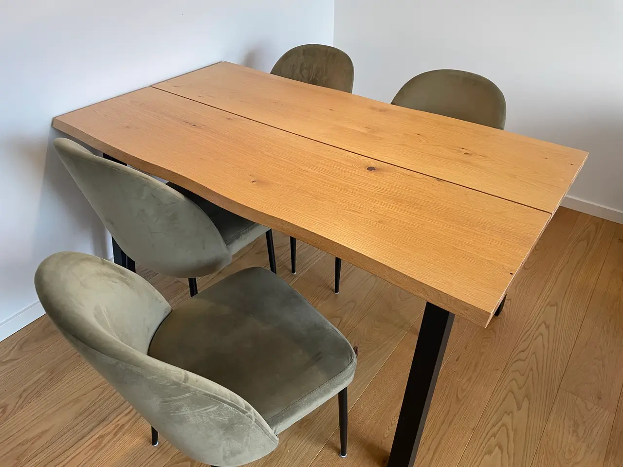 Billede 1 - Spisebord SKOVLUNDE + 4 spisebordsstole