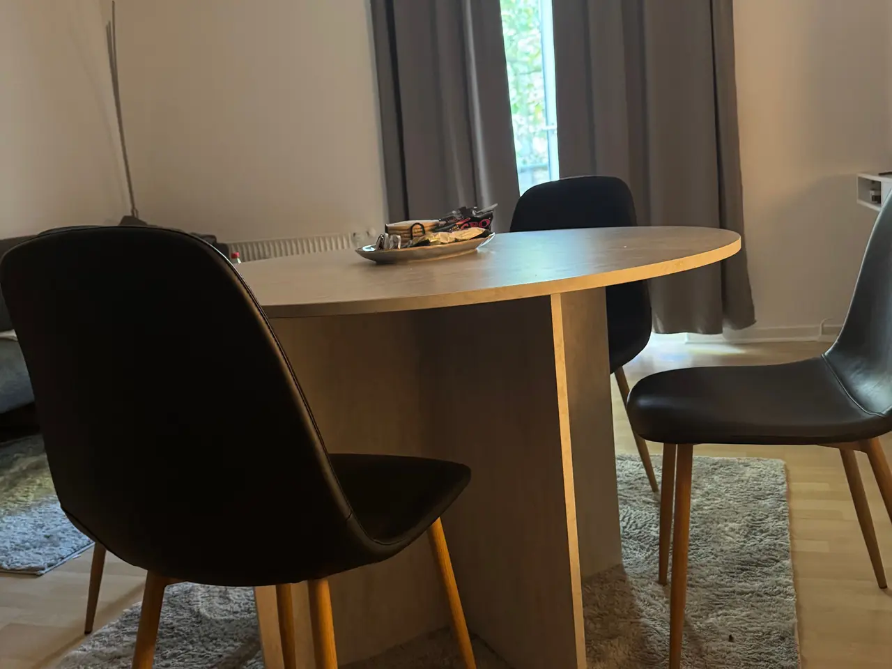 Billede 1 - Spisebord KRONDAL Med 4xstole