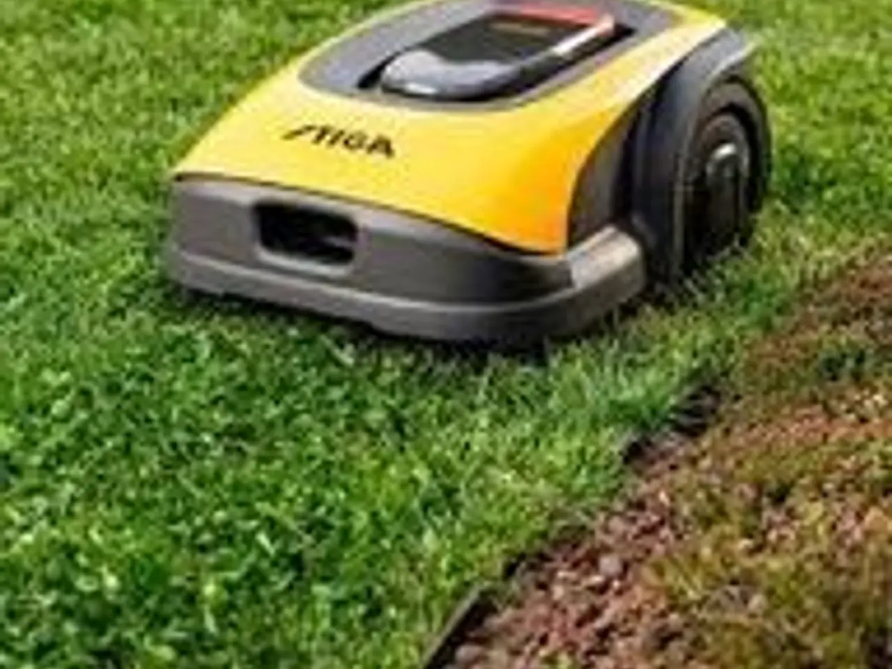 Billede 1 - STIGA A 1000 robotplæneklipper – Maksimal præcision og frihed uden kanttråd - 1000 m2