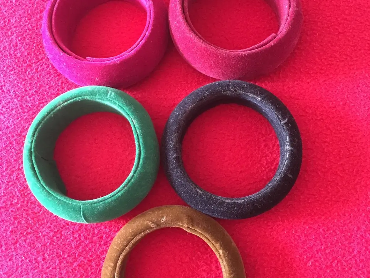 Billede 2 - Nye velour armbånd til salg