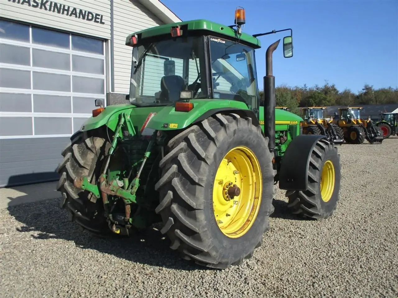 Billede 11 - John Deere 8300 Pæn regulær traktor med rigtig gode dæk på.