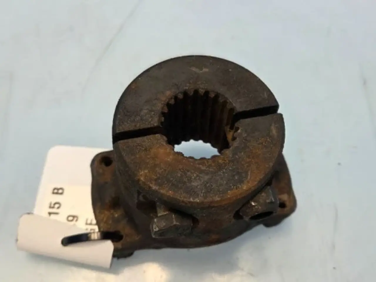 Billede 8 - New Holland LB115B Flange 9968049
