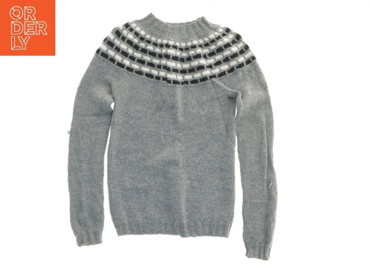 Billede 1 - Strikket sweater med mønster (str. Bryst 30 cm længde 47 cm armlængde 50 cm)