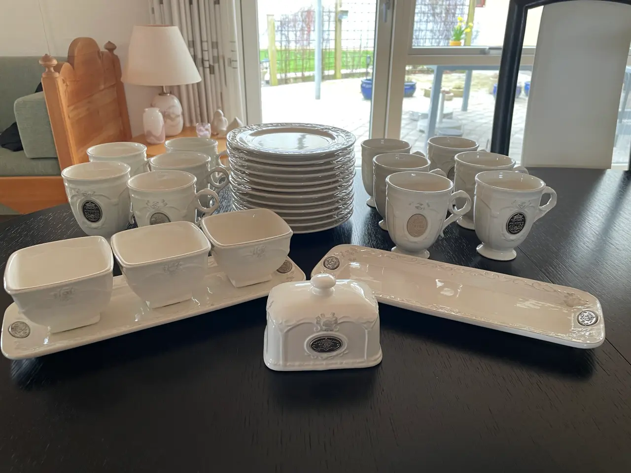 Billede 1 - Kaffekrus og tallerkner m.m.