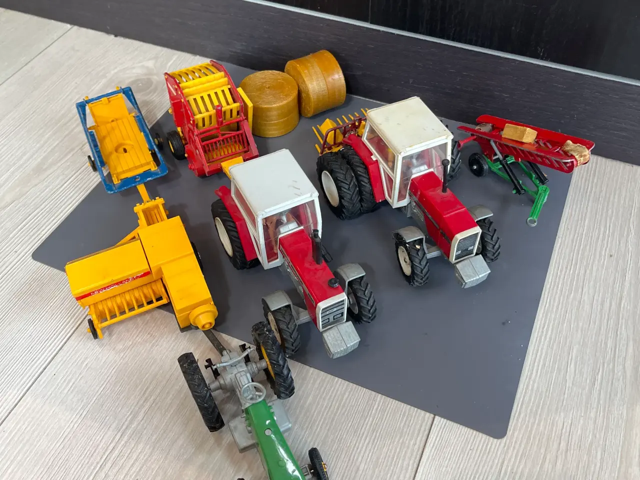 Billede 1 - Model Traktor, halmpresser, høtyv, halm transport