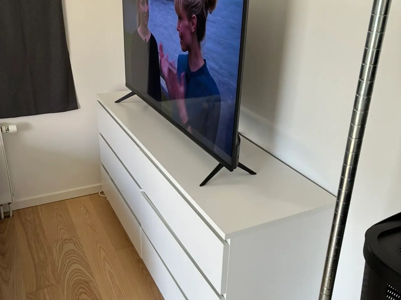 Billede 2 - Hvid kommode m. 6 skuffer