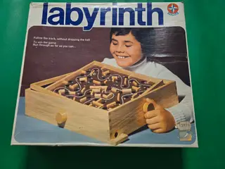 Gammelt Labyrinth spil med æske
