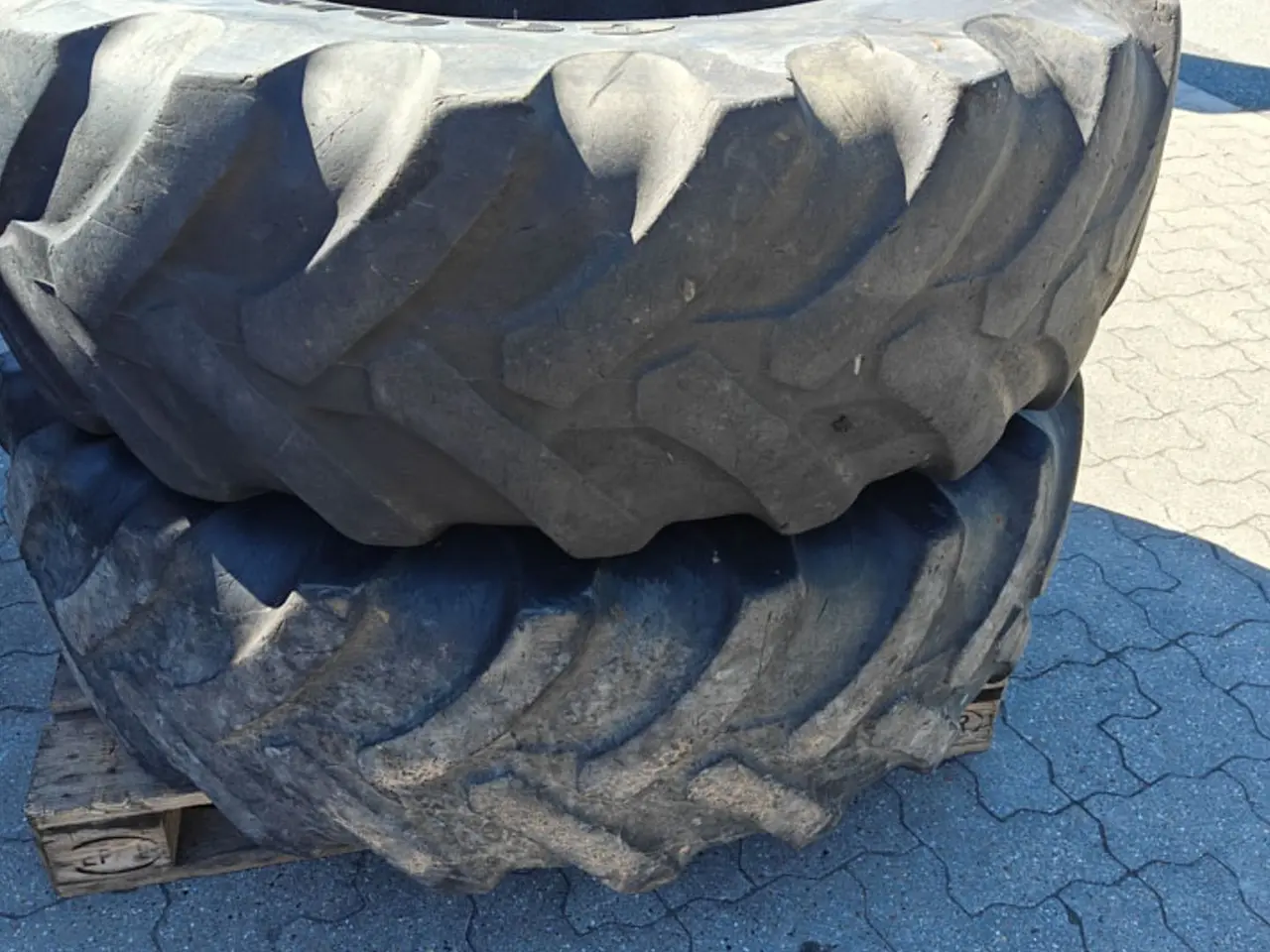 Billede 1 - Goodyear 440/80R28