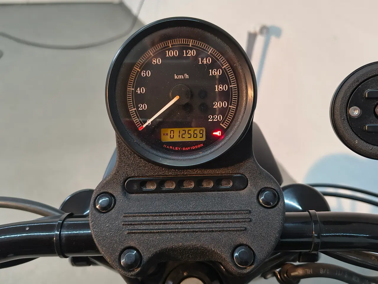 Billede 4 - Flot og velholdt 2012 Harley Davidson XL883N Iron
