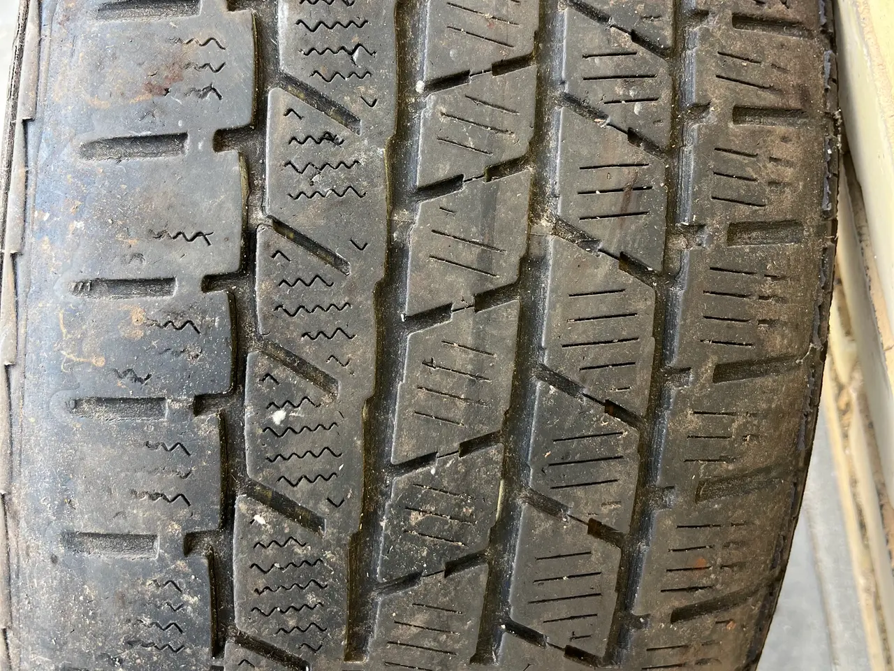 Billede 2 - Fire 17" vinterdæk på originale BMW-fælge sælges