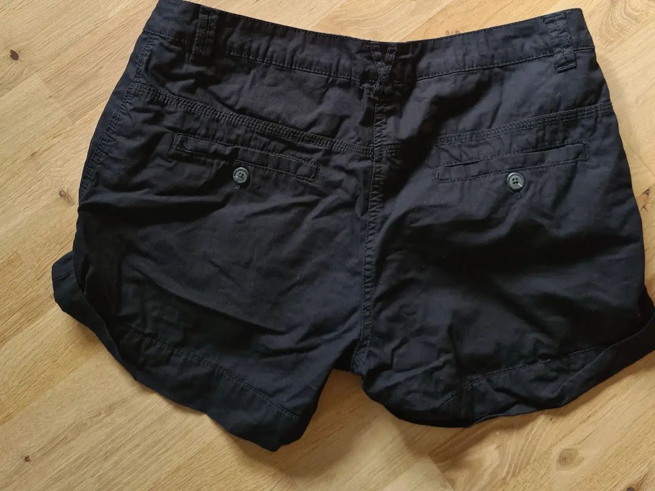 Billede 2 - NYE shorts str 44