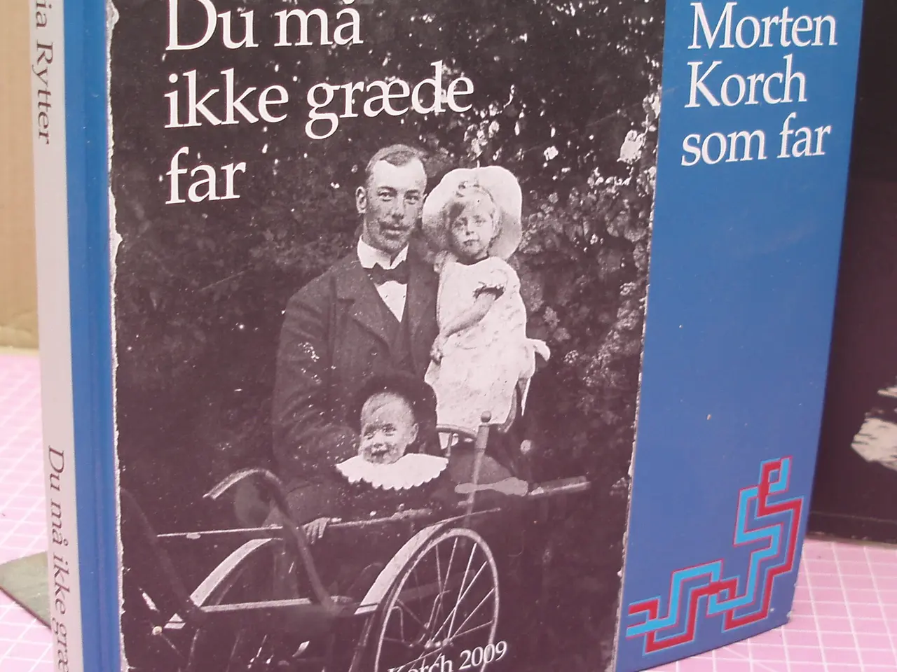 Billede 1 - Du må ikke græde far, Morten Korch som far
