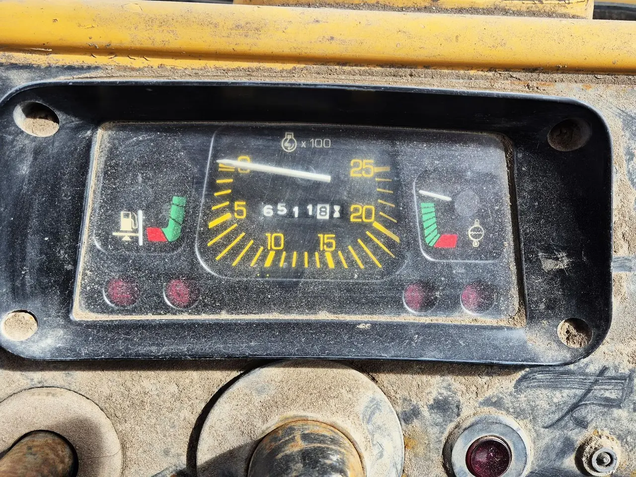 Billede 17 - Ford 655 / 6500 driftstimer / skovlpakke og tilbehør