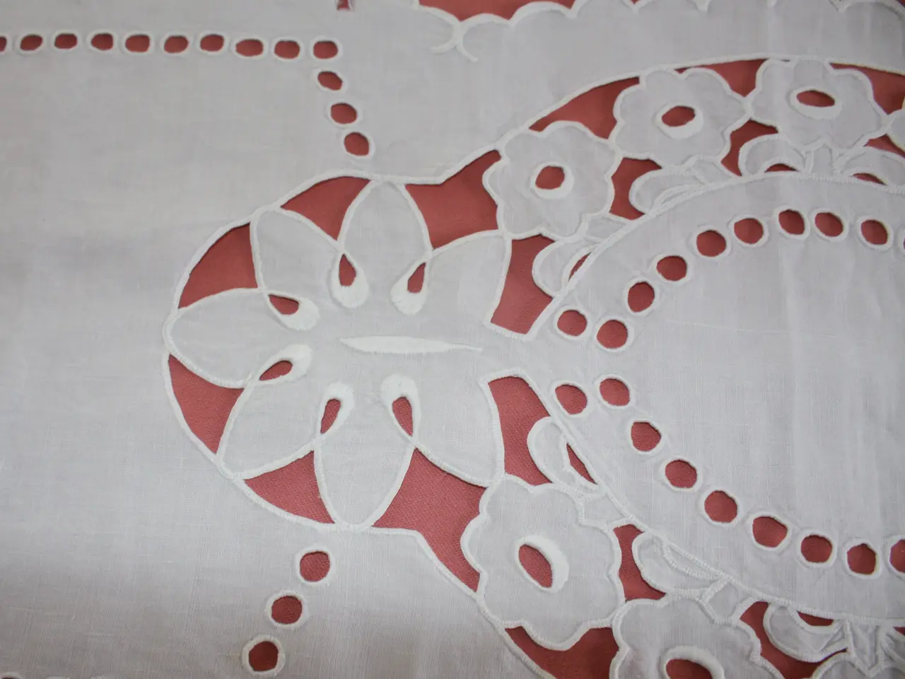 Billede 6 - Broderet løber, 30 x 146 cm