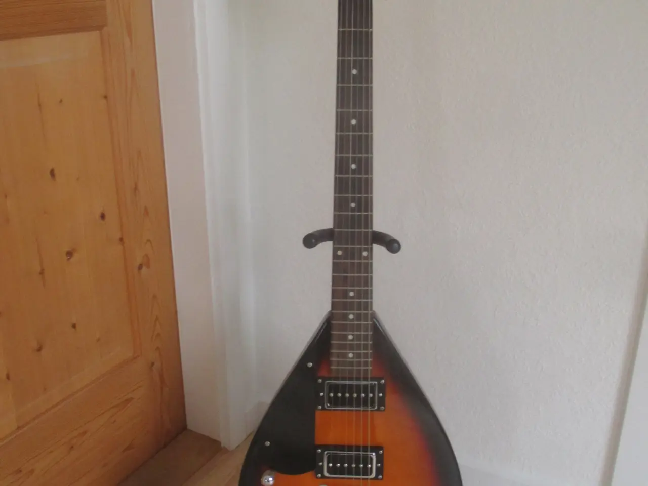 Billede 1 - Venstrehånds Starfire teardropguitar
