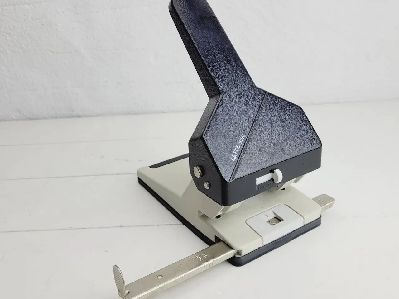 Billede 1 - ⭐️- Leitz hulmaskine Model 5180