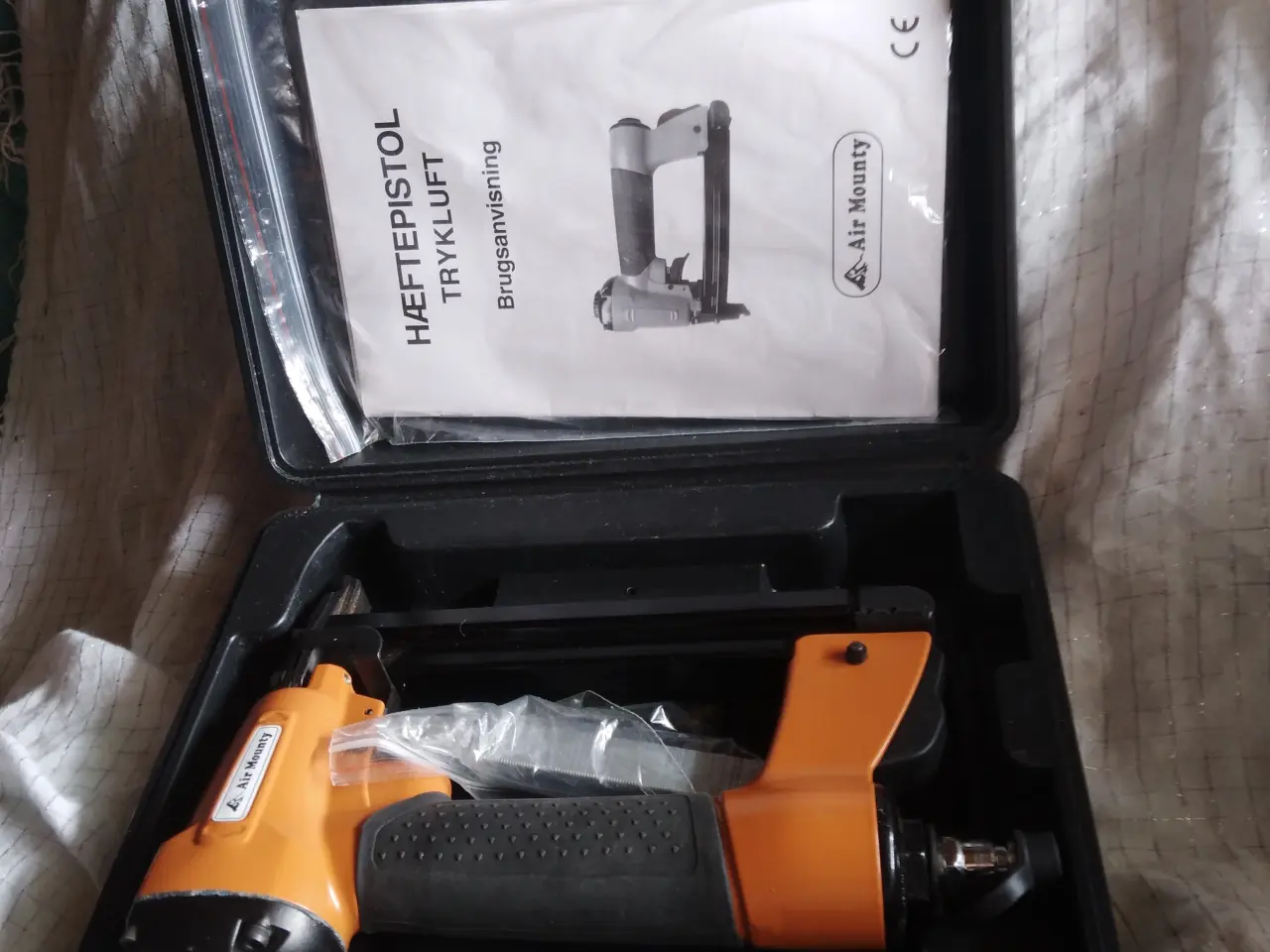 Billede 5 - Hæftepistol til trykluft med kuffert