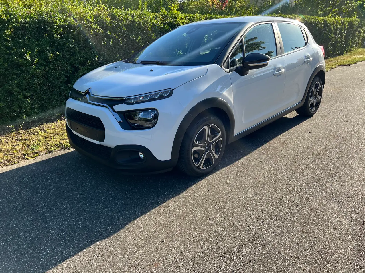 Billede 1 - Lavt KM super fin bil fuld service + moms
