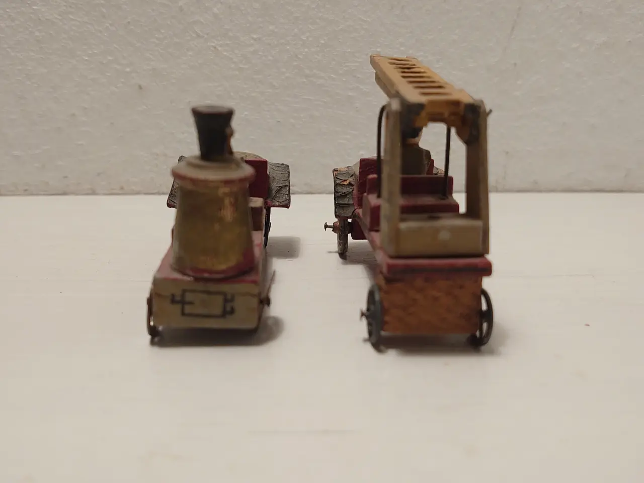 Billede 6 - Erzgebirge:Stigevogn og brandsprøjte i træ.Ca.1920