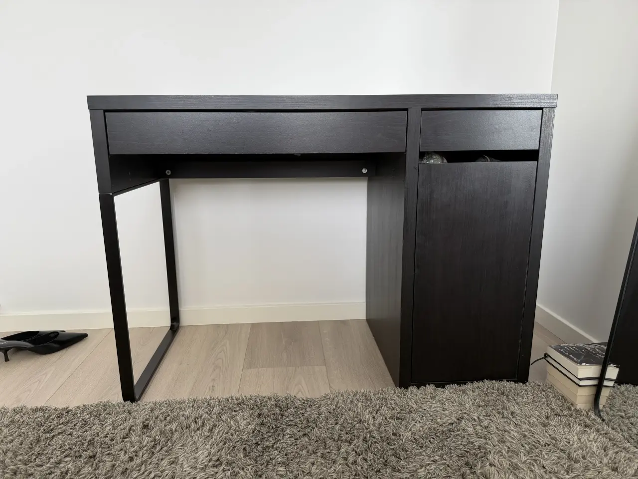 Billede 1 - Skrivebord i sortbrun, 105x50 cm