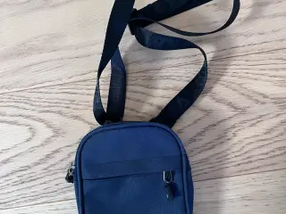 Fila skuldertaske