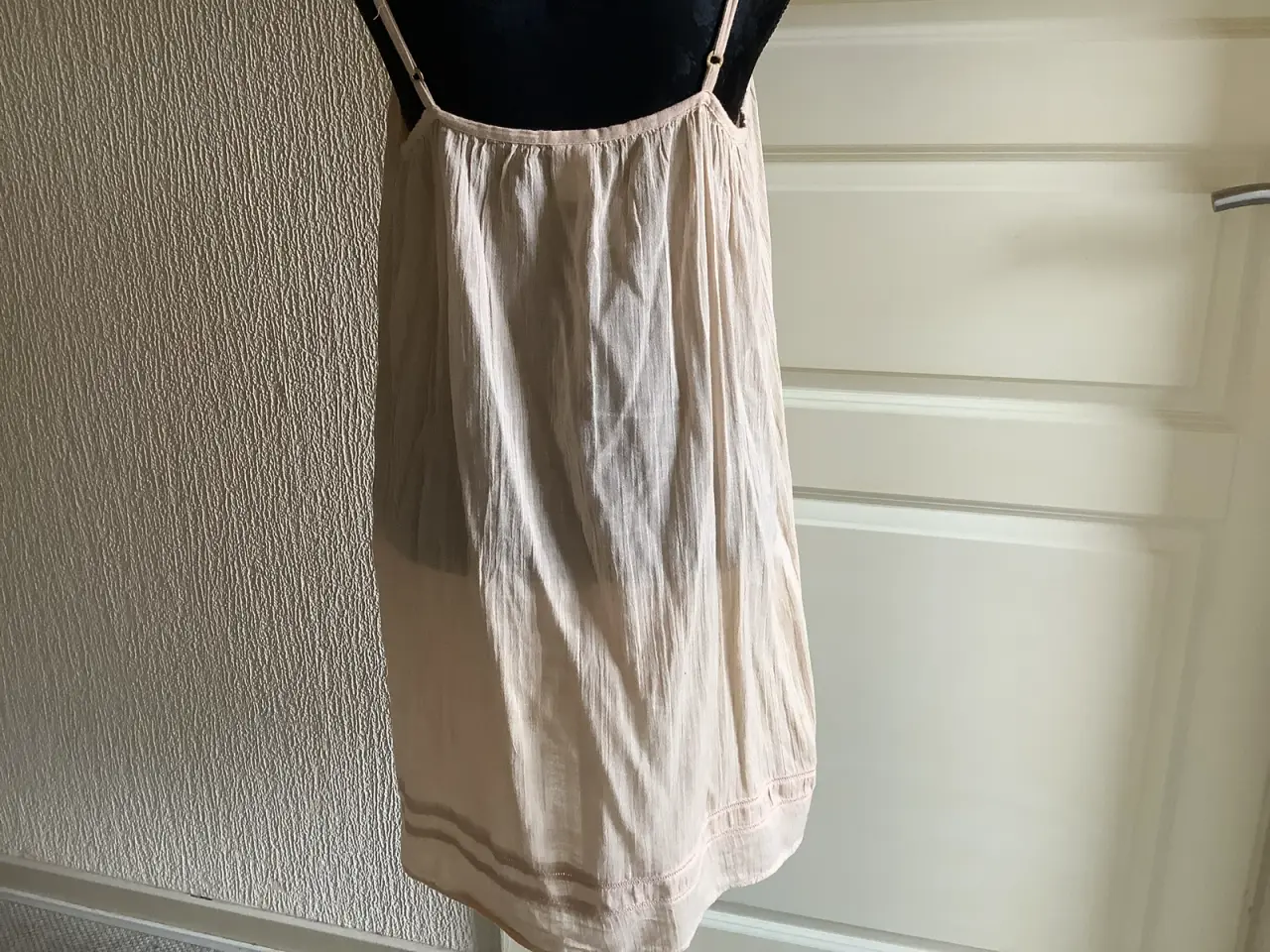 Billede 4 - Helt ny Vila beige sommerkjole str. L. 