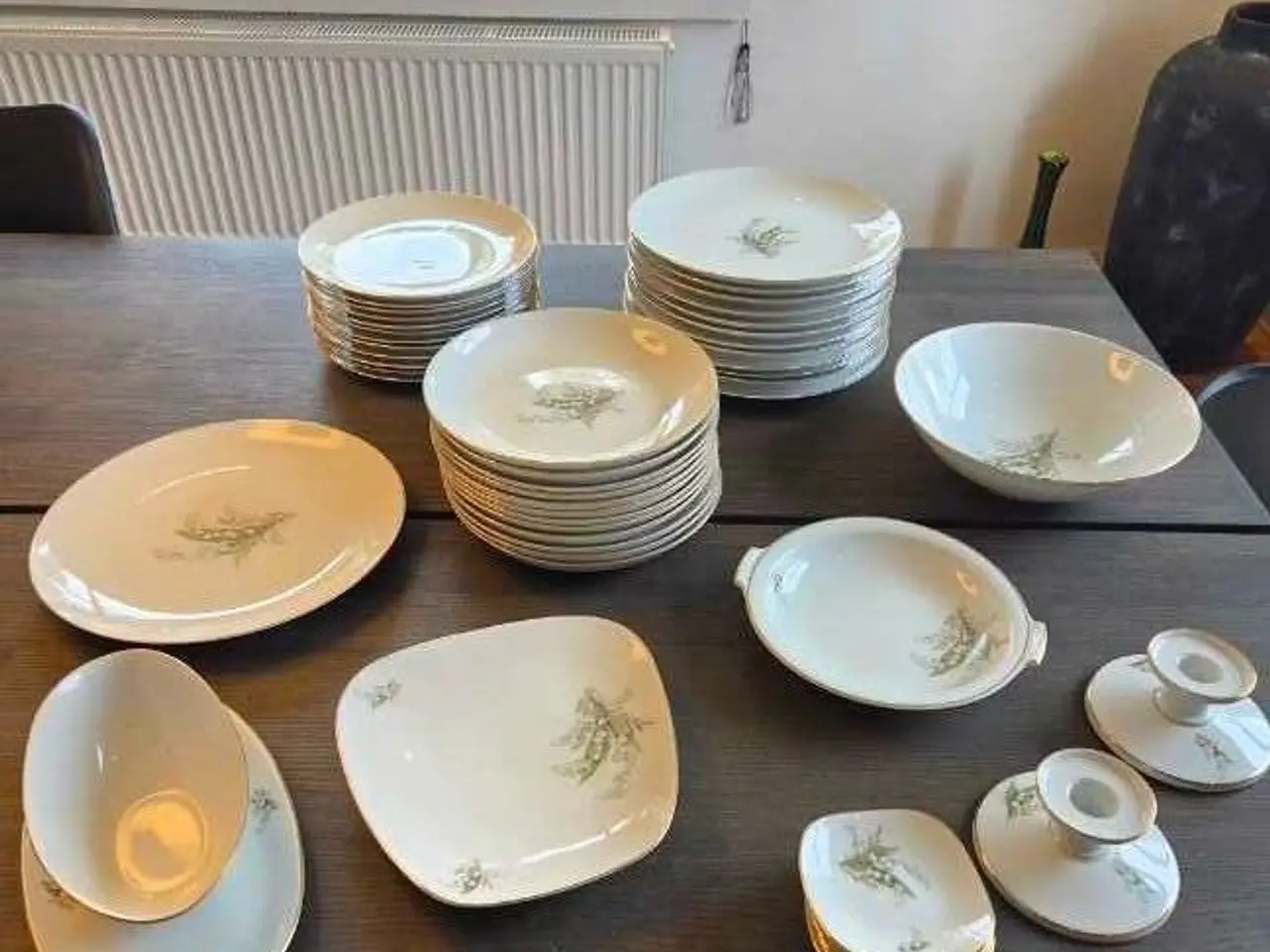 Billede 1 - Liljekonval stel i rigtig fin stand