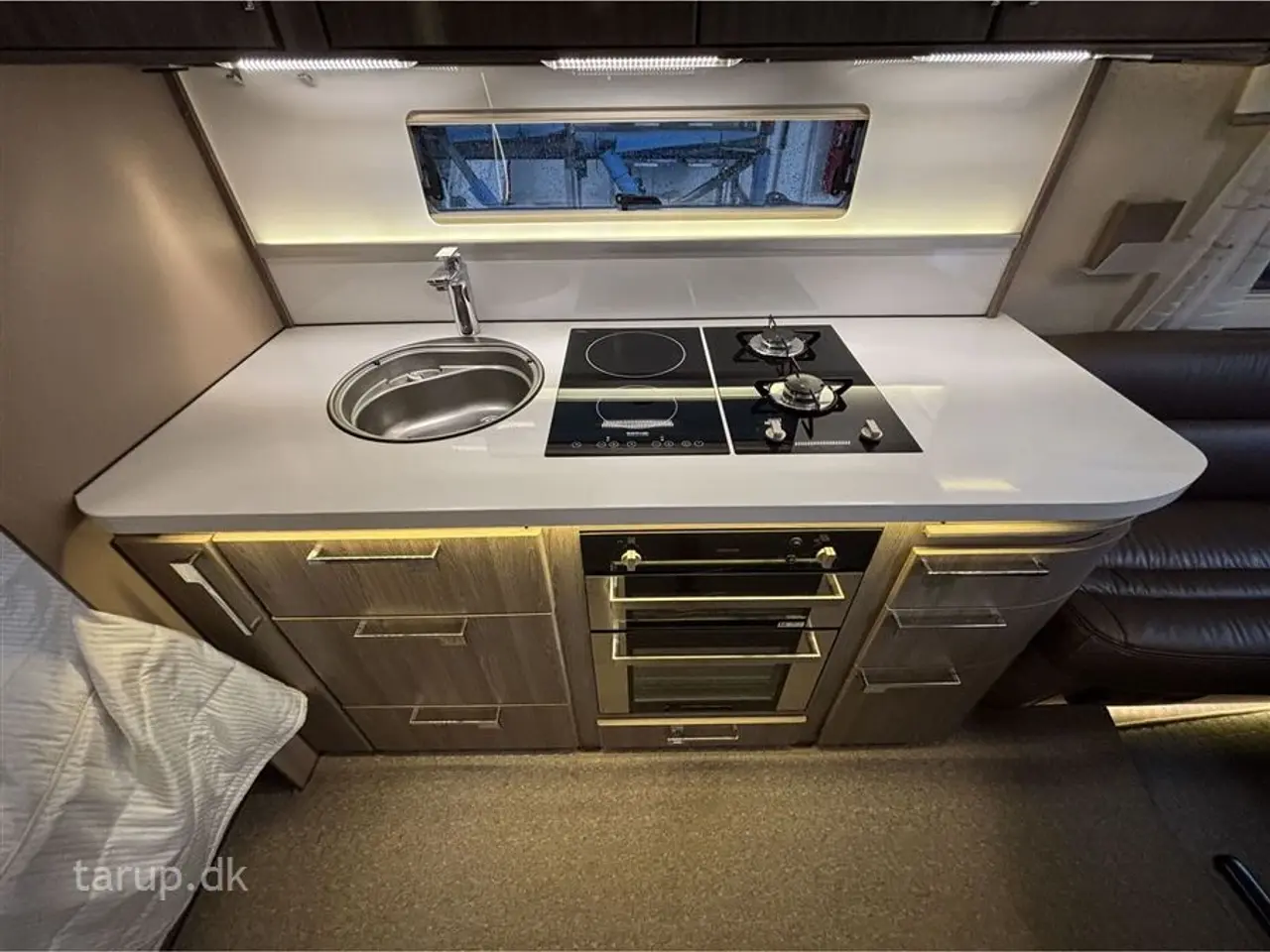 Billede 16 - 2017 - Kabe Imperial 740 TDL-U Isabella Commodore North inkl CarbonX stel, Thule fast monteret markise, Truma mover x4 motor, Dometic Aircon, Centralstøvsuger, Alde Centralvarme