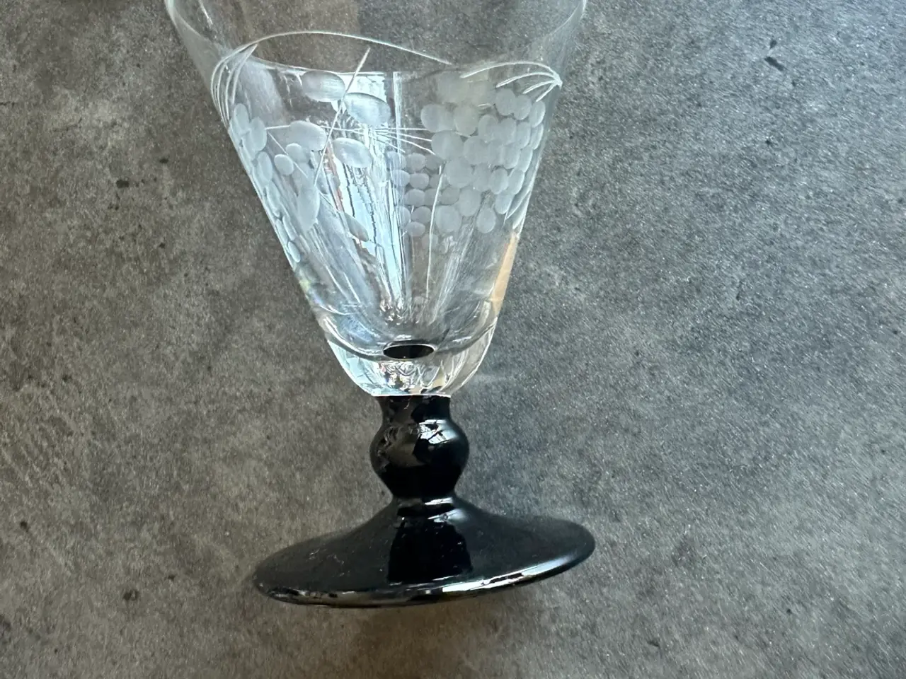Billede 6 - Flotte sortfodsglas fra Holmegaard