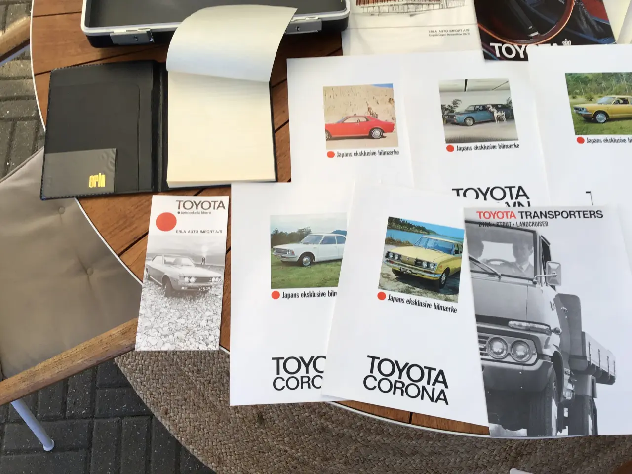 Billede 8 - Toyota salgstaske fra 1972 med indhold