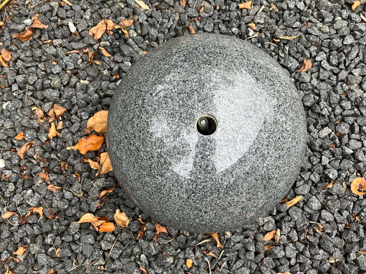 Billede 1 - Granitkugle til lys og/eller vand