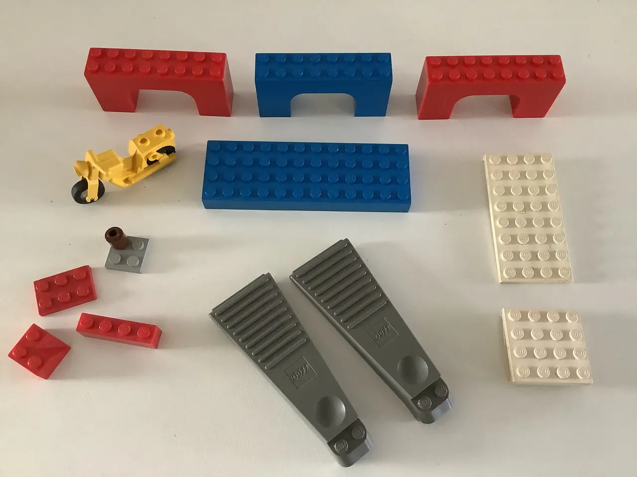 Billede 11 - Lego blandede klodser og figurer og Lego spand