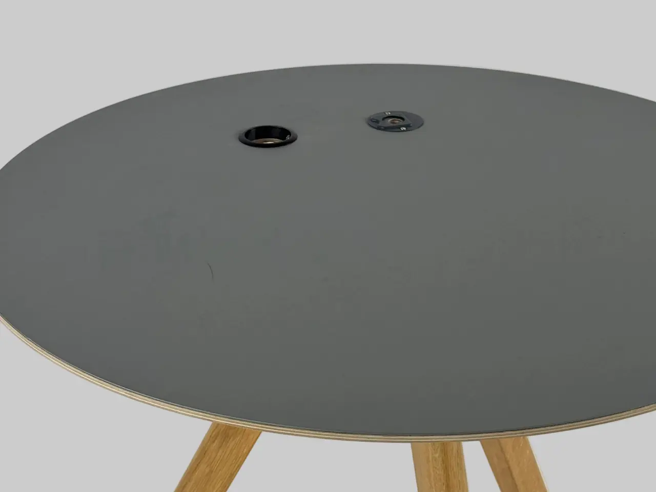 Billede 3 - HAY CPH 20 Bord – Grå Ø90 cm m. kabelgennemføring