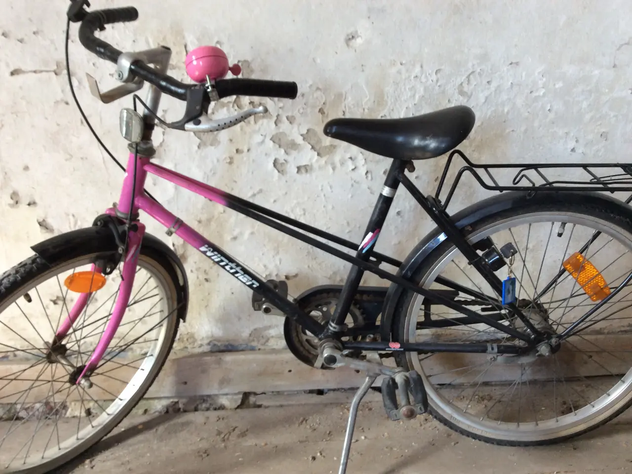 Billede 1 - Pigecykel - sort/lilla