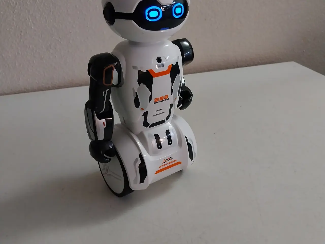 Billede 1 - Robot med lyd, lys og bevægelse 