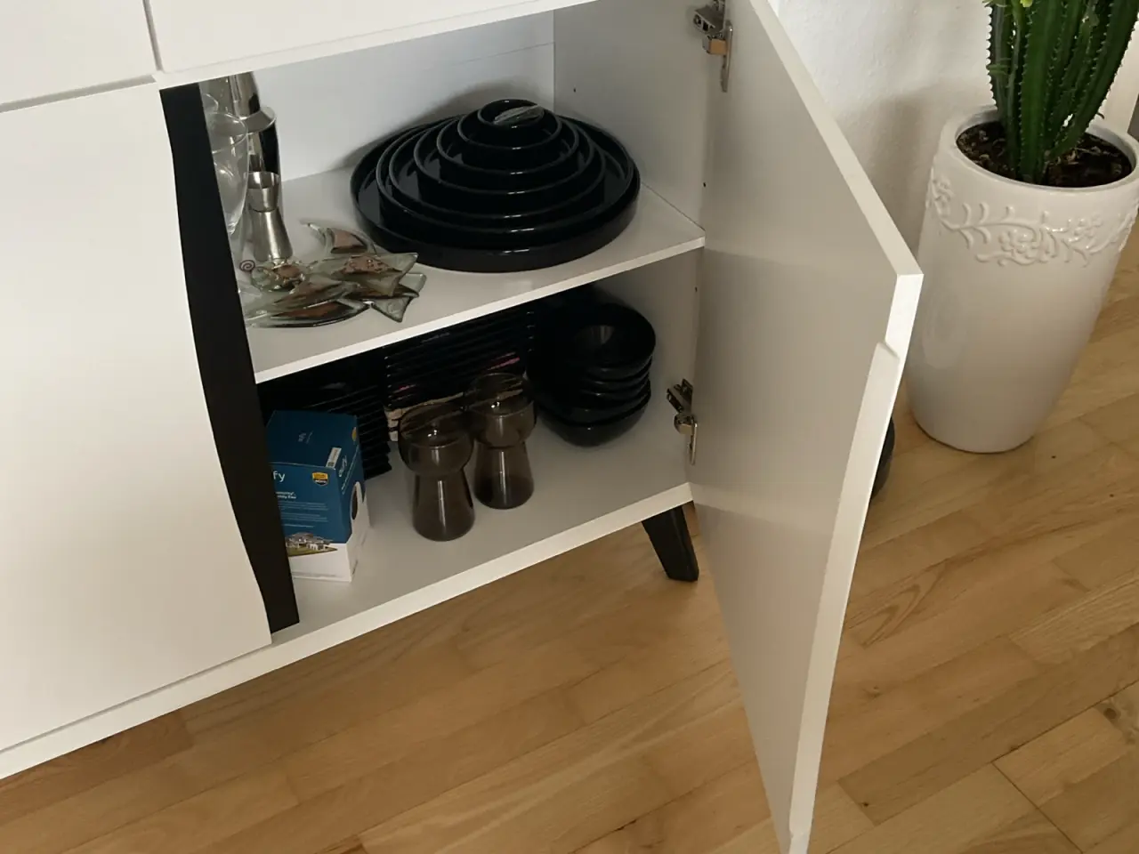 Billede 3 - Høj Vitrine skab