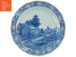 Stor porcelænstallerken med blå dekoration (str. Ø 40 cm)
