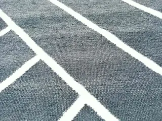 Brisbane uldtæppe 140 × 200 cm – Håndlavet – Silve