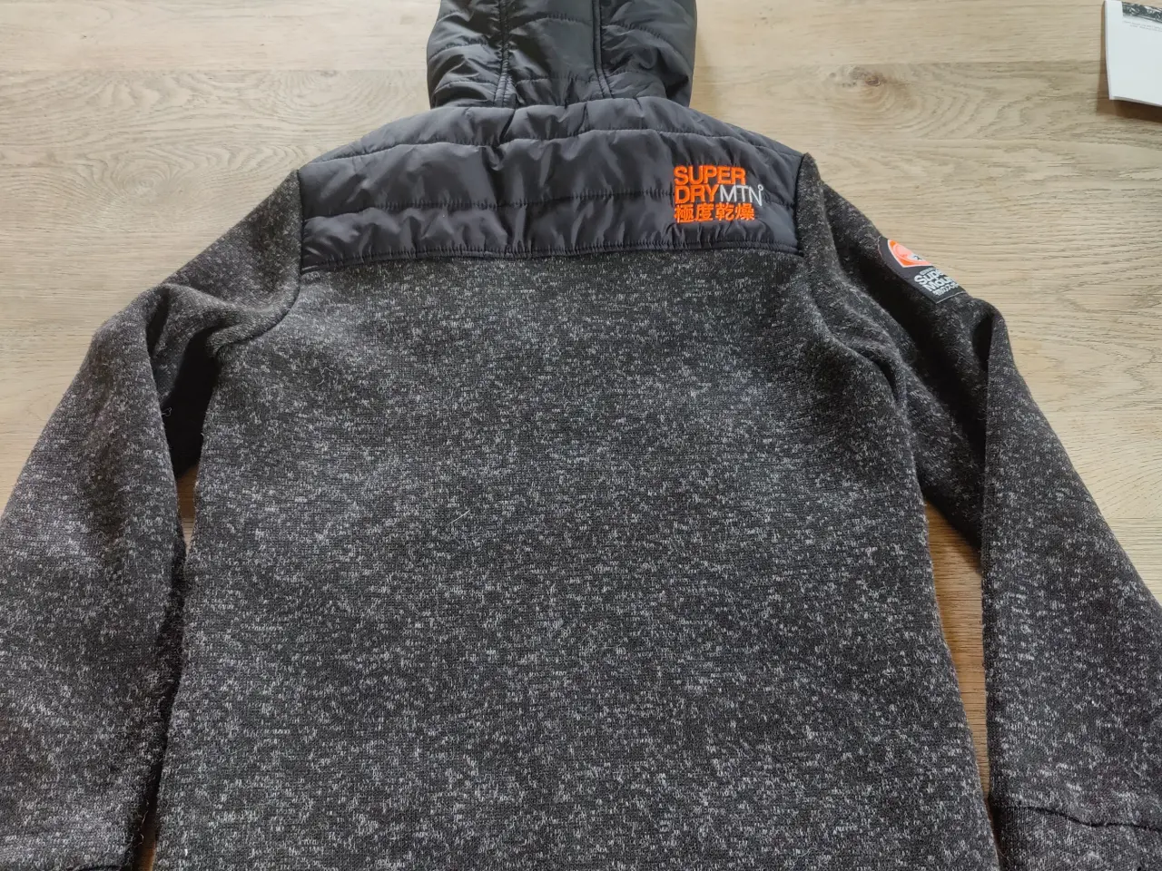 Billede 3 - Lækker SuperDry jakke