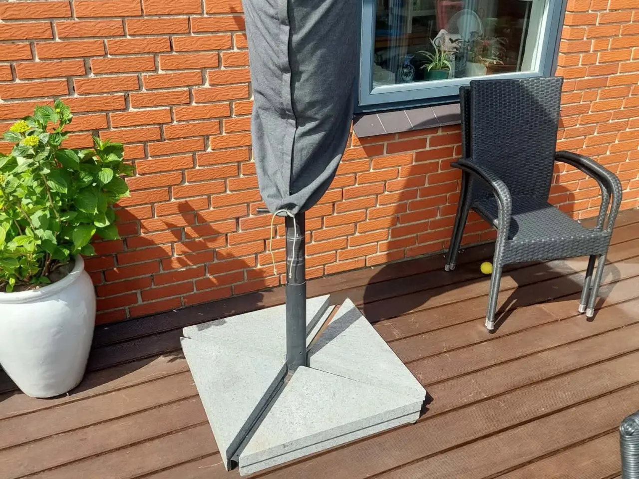 Billede 1 - Robust parasolfod i granit – 120 kg (75x75 cm) – B