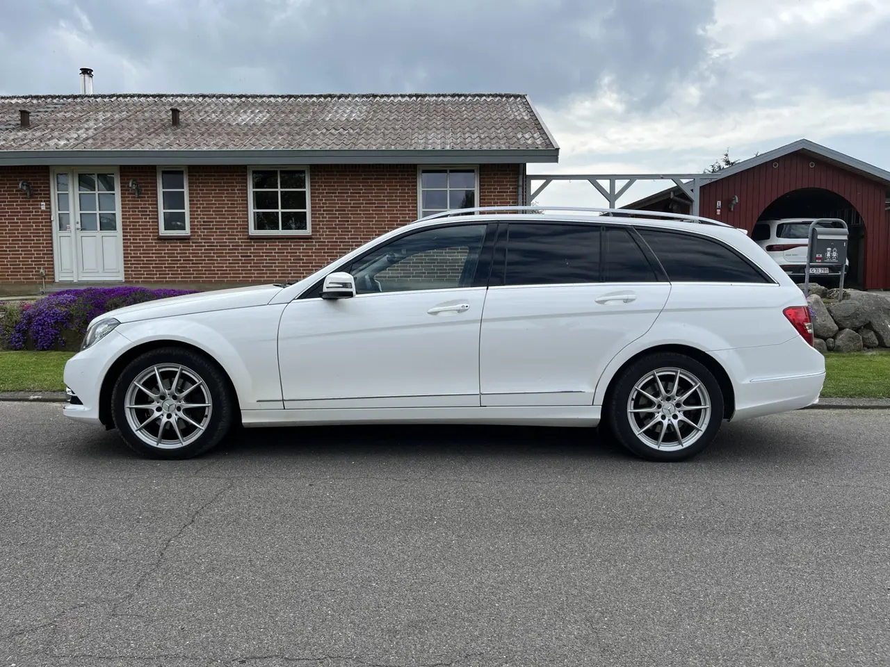 Billede 4 - Rigtig fin og velkørende Mercedes C250 4matic