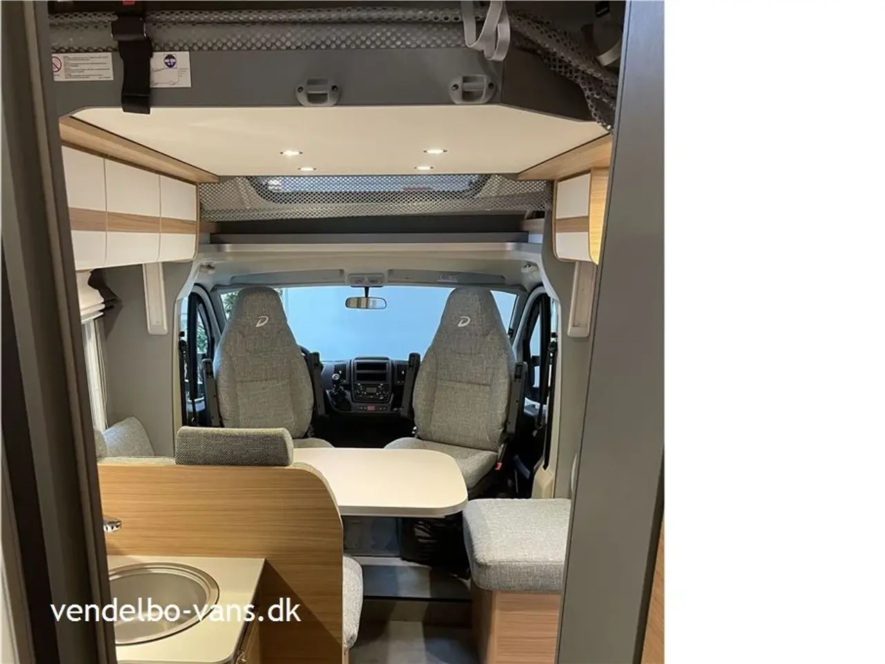 Billede 18 - 2026 - Dethleffs Just T 7052 DBM - 90 Year Fritstående dobbeltseng med ekstra stor garage neden under
